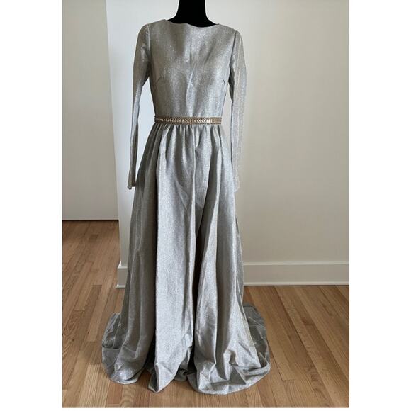 Ieena Mac Duggal 26125 Silver Metallic Long Sleeve Gown Size 2 Renaissance Style - Picture 2 of 9